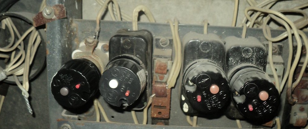 Может быть, стоит поставить дифавтомат? Выбило пробки